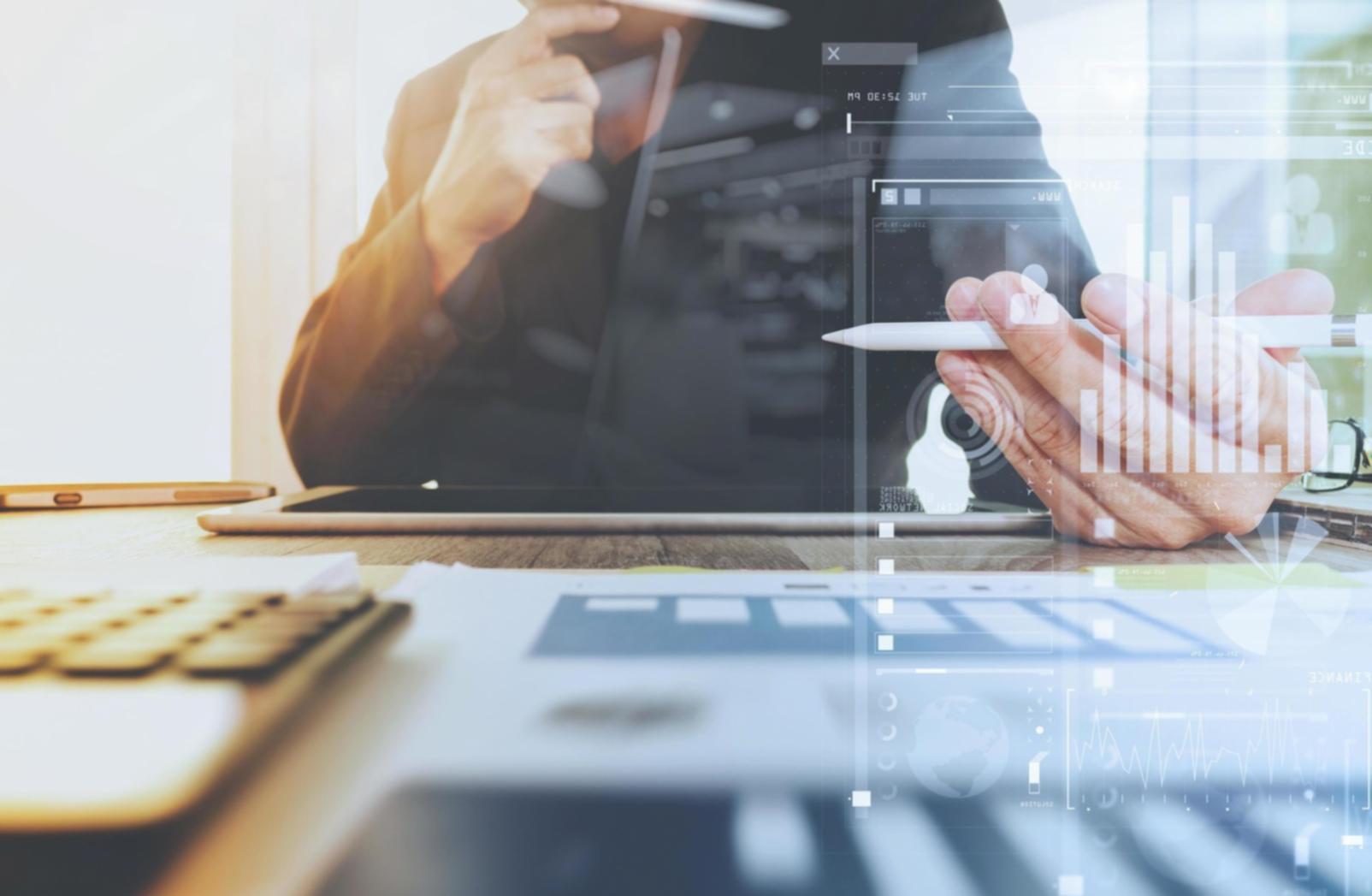 SEO-Team bei der Arbeit an E-Commerce-Projekten